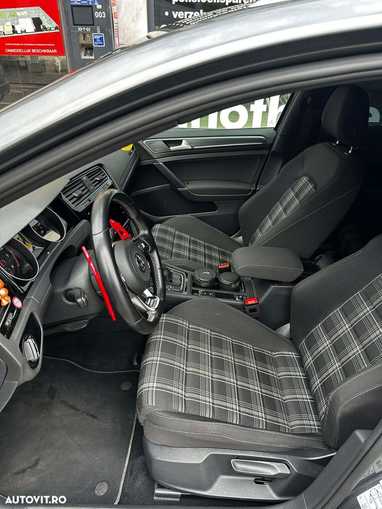 Volkswagen Golf - 14