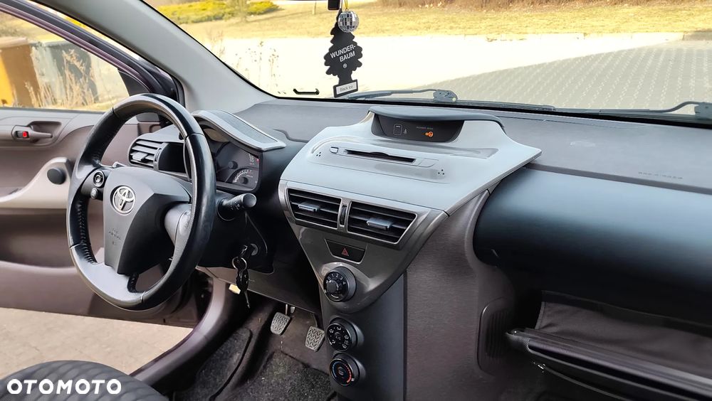 Toyota iQ - 28
