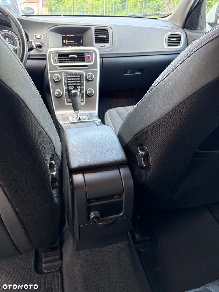 Volvo V60 T4 Geartronic Powershift Momentum - 34