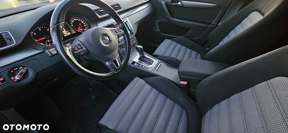 Volkswagen Passat - 8