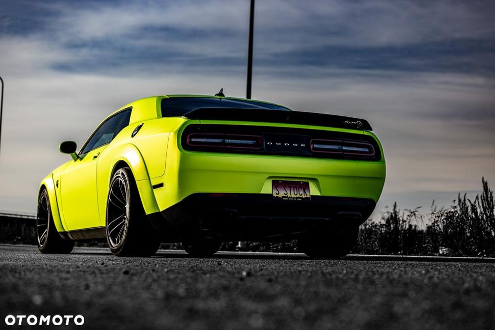 Dodge Challenger - 10