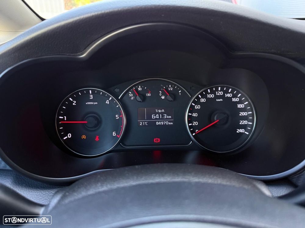 Kia Carens 1.7 CRDi ISG EX - 17