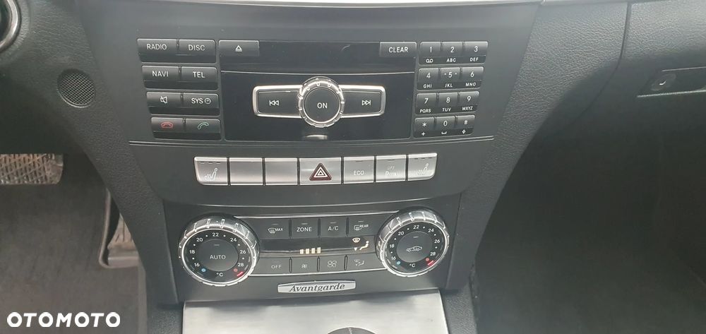 Mercedes-Benz Klasa C 180 CGI Automatik BlueEFFICIENCY Avantgarde - 21