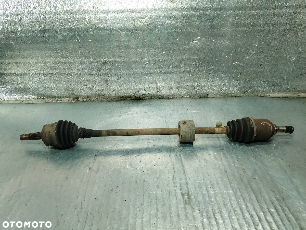 PÓŁOŚ PRAWA PRZÓD FIAT GRANDE PUNTO 55700559 1.4 8V - 1
