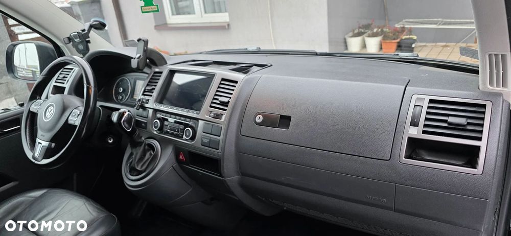 Volkswagen Caravelle - 12