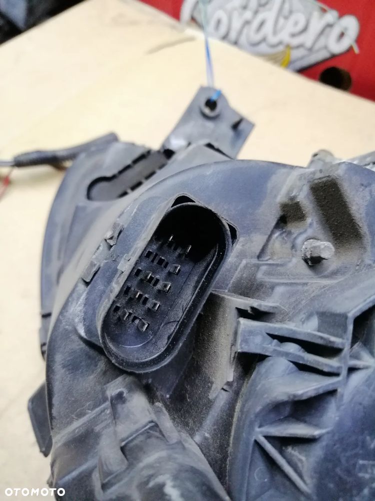 Volkswagen Touran Caddy lampy przód Xenon komplet - 14