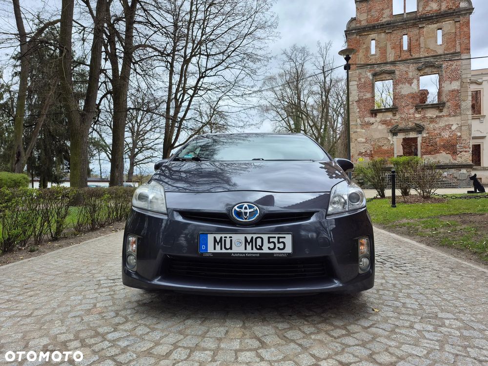 Toyota Prius (Hybrid) Executive - 2