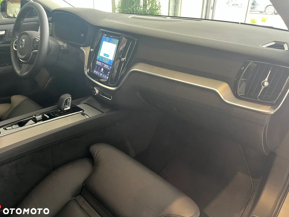 Volvo V60 B4 B Plus Dark - 14