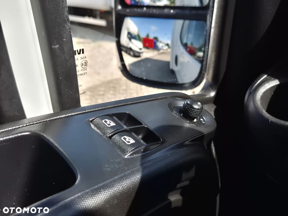 Iveco Daily 35S14 2.3 HPi, kontener 8PAL, winda 750KG, klimatyzacja - 9