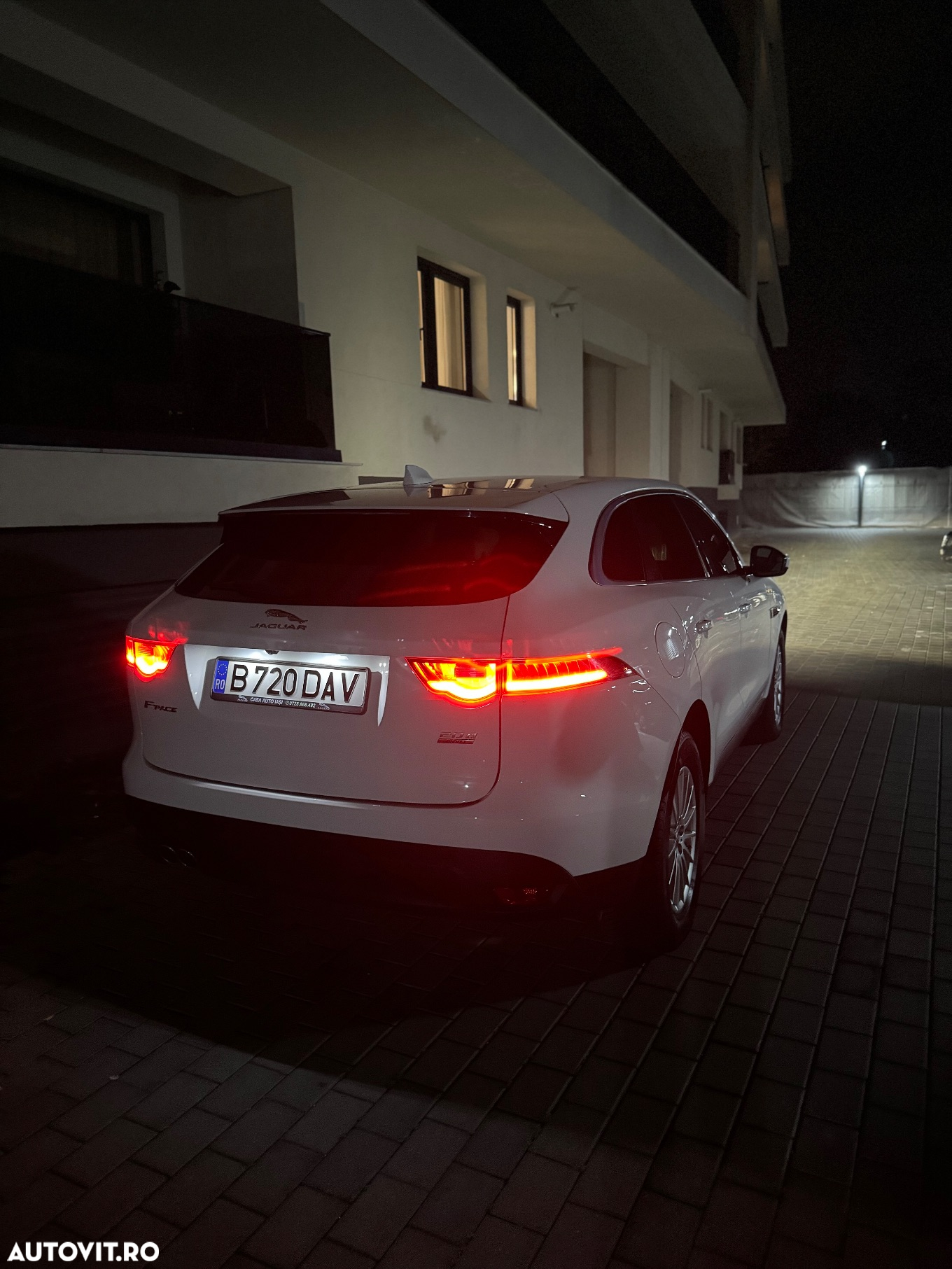 Jaguar F-Pace 20d AWD Pure - 18