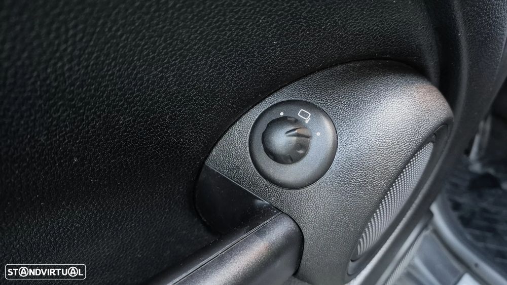 MINI 3 Portas Cooper D - 16