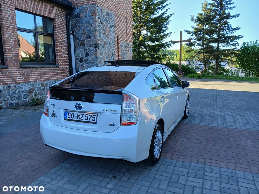 Toyota Prius (Hybrid) Executive - 6