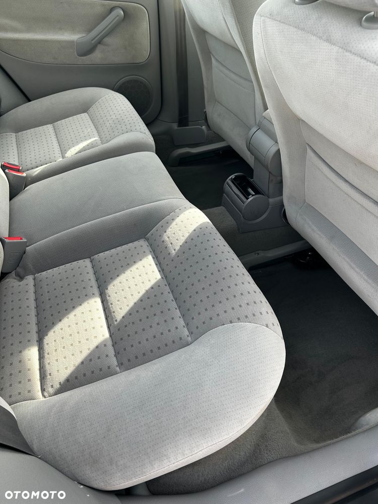 Volkswagen Golf 1.6 - 13
