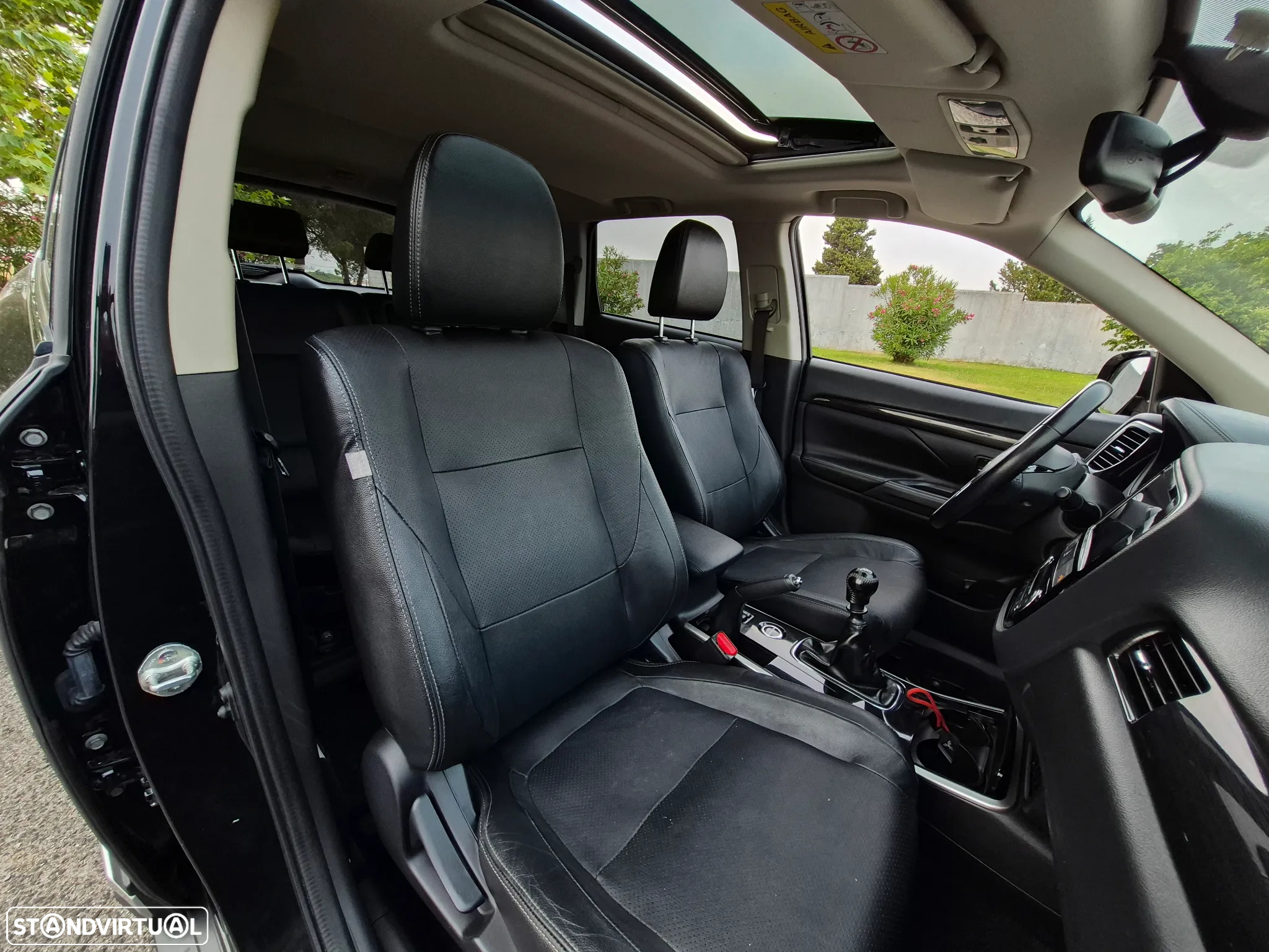 Mitsubishi Outlander 2.2 DI-D Instyle Navi - 27