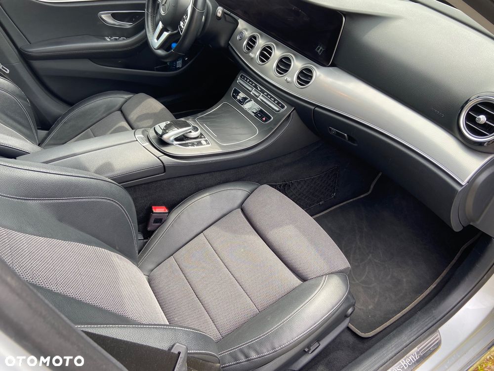 Mercedes-Benz Klasa E 220 d 9G-TRONIC Exclusive - 13