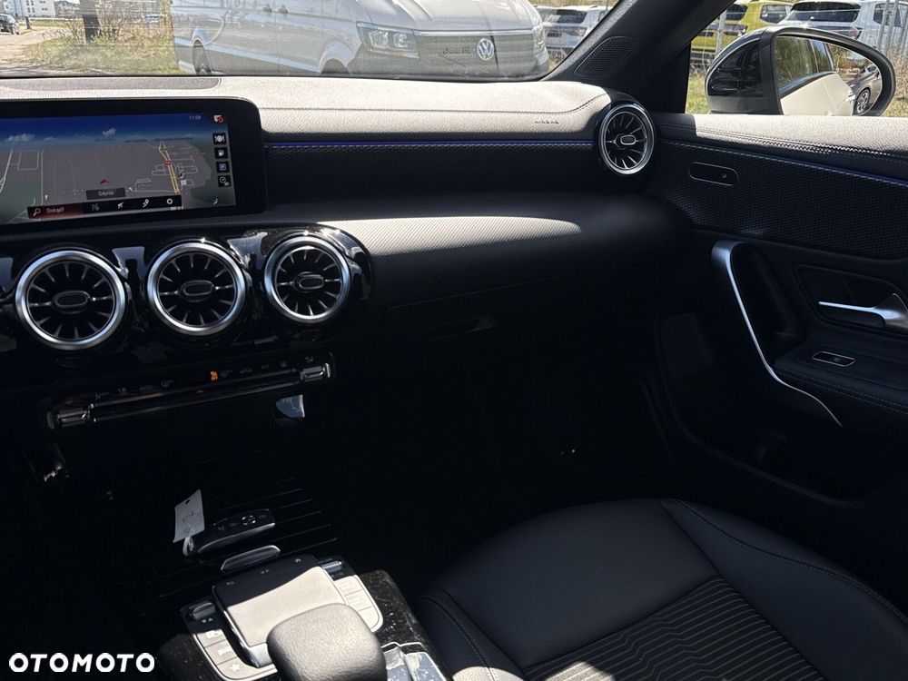 Mercedes-Benz CLA - 11