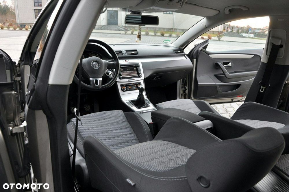 Volkswagen Passat CC - 28
