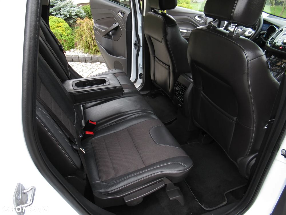 Ford Kuga 1.6 EcoBoost 2x4 Titanium - 35