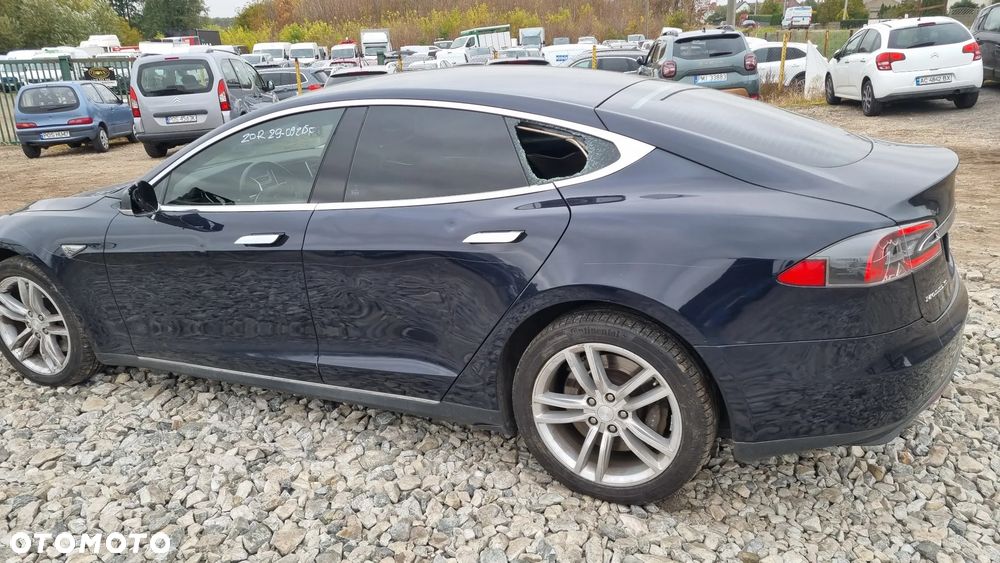 Tesla Model S 85 - 17