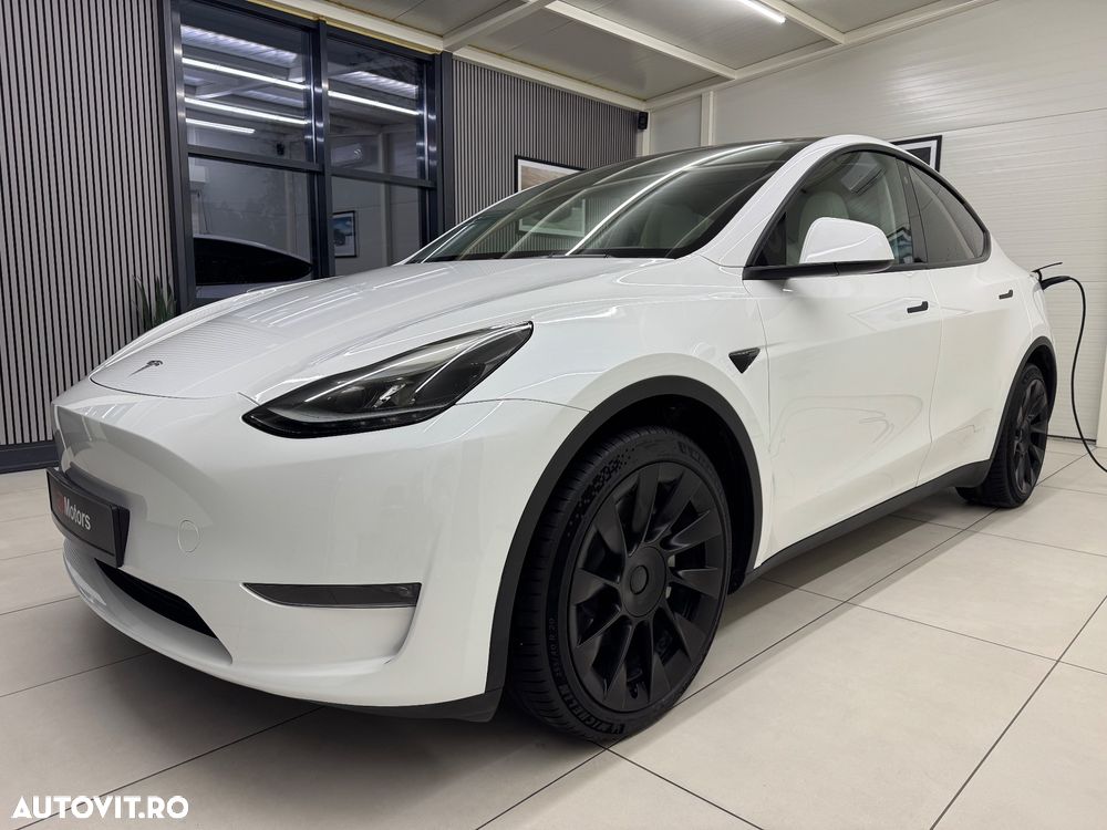 Tesla Model Y Long Range Dual Motor AWD - 2