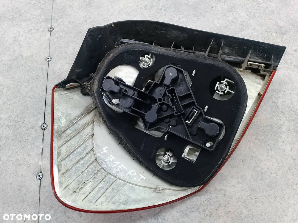 LAMPA TYLNA PRAWA BMW 1 E87 6924502 HATCHBACK 5D - 6