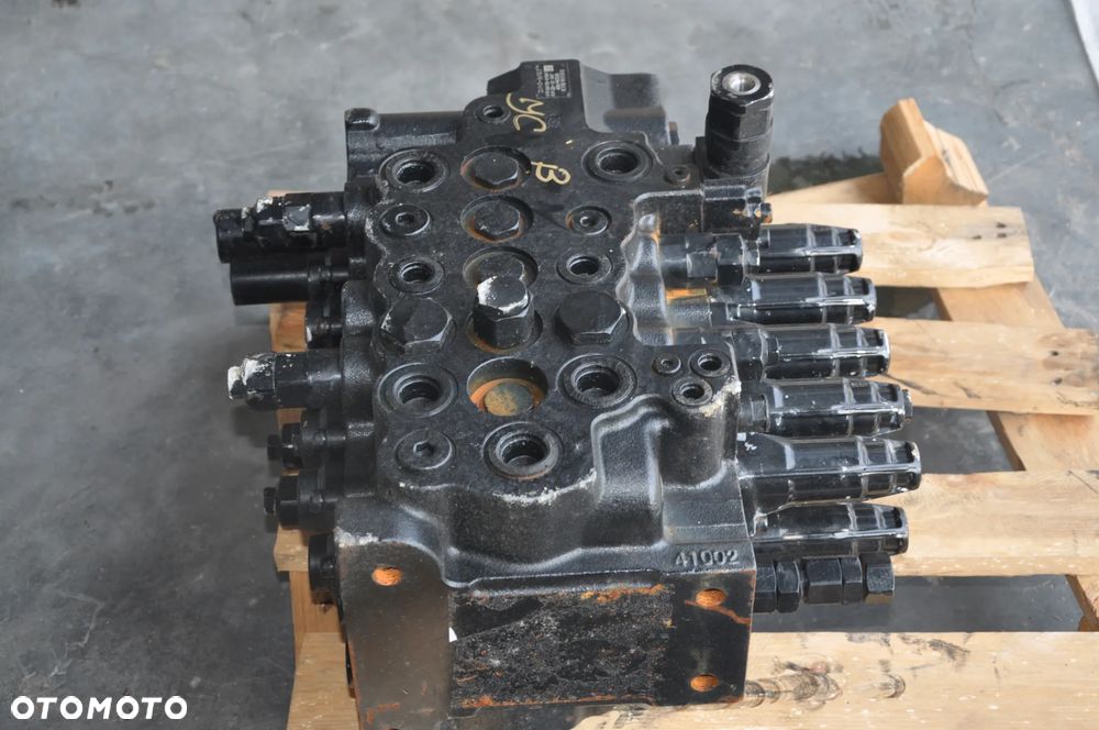 Rozdzielacz hydrauliczny JCB KYB NOWY C0170-41041 - 8