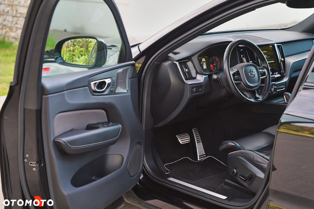 Volvo XC 60 B5 D AWD R-Design - 13