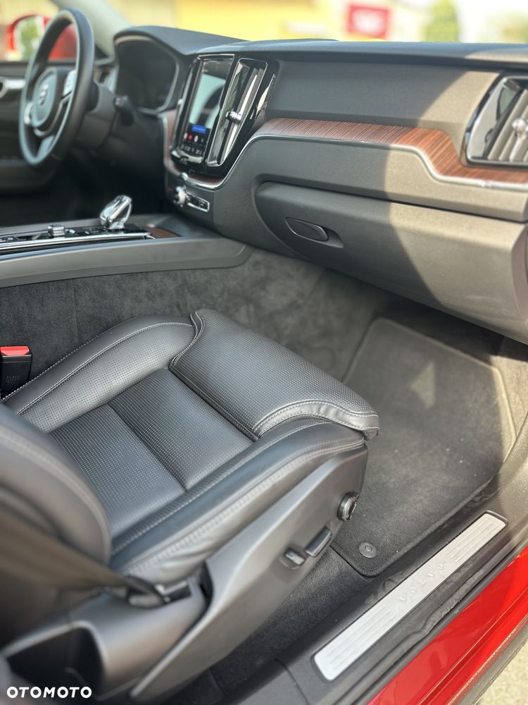 Volvo XC 60 B5 B AWD Plus Bright - 10