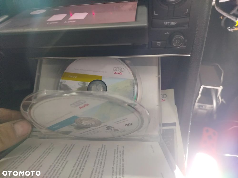 Audi A4 B7 radio nawigacja 2 DIN z kodem - 4