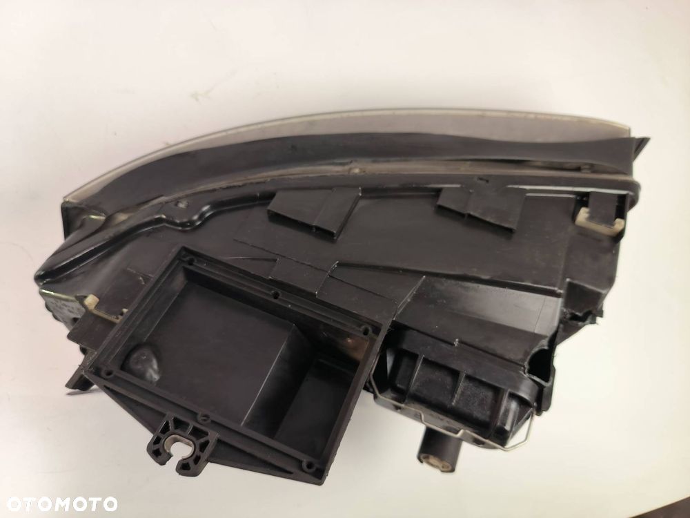 LAMPA PRAWA PRZÓD AUDI A4 B6 - 5