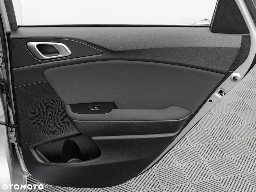 Kia Ceed - 24