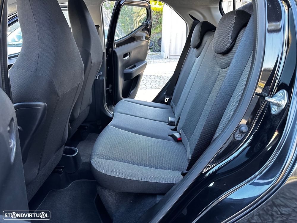 Toyota Aygo 1.0 X-Clusiv Black - 13
