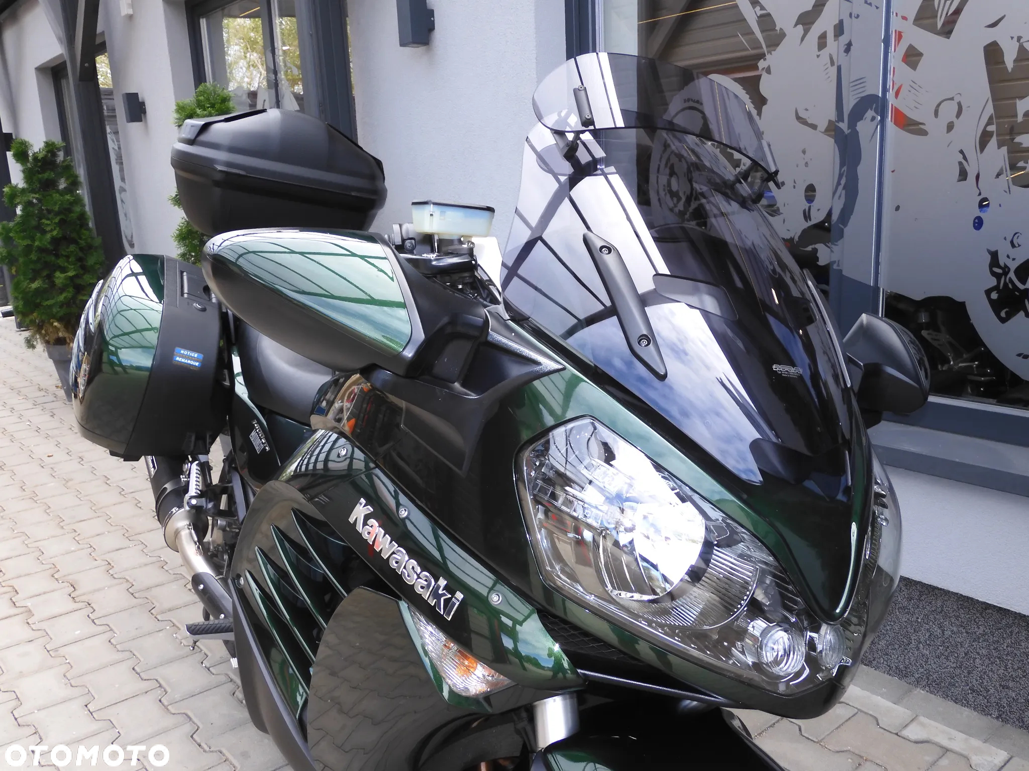 Kawasaki GTR - 3
