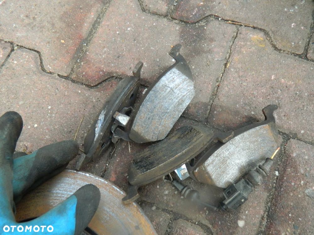 Golf IV Leon Octavia A3 1.4 16V Tarcze hamulcowe przód  klocki - 3