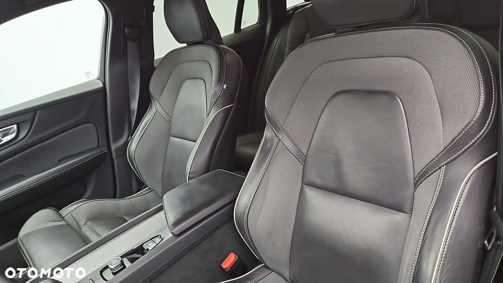 Volvo V60 B4 D Plus Dark - 12