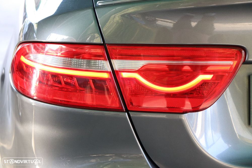 Jaguar XE 2.0 D R-Sport - 10
