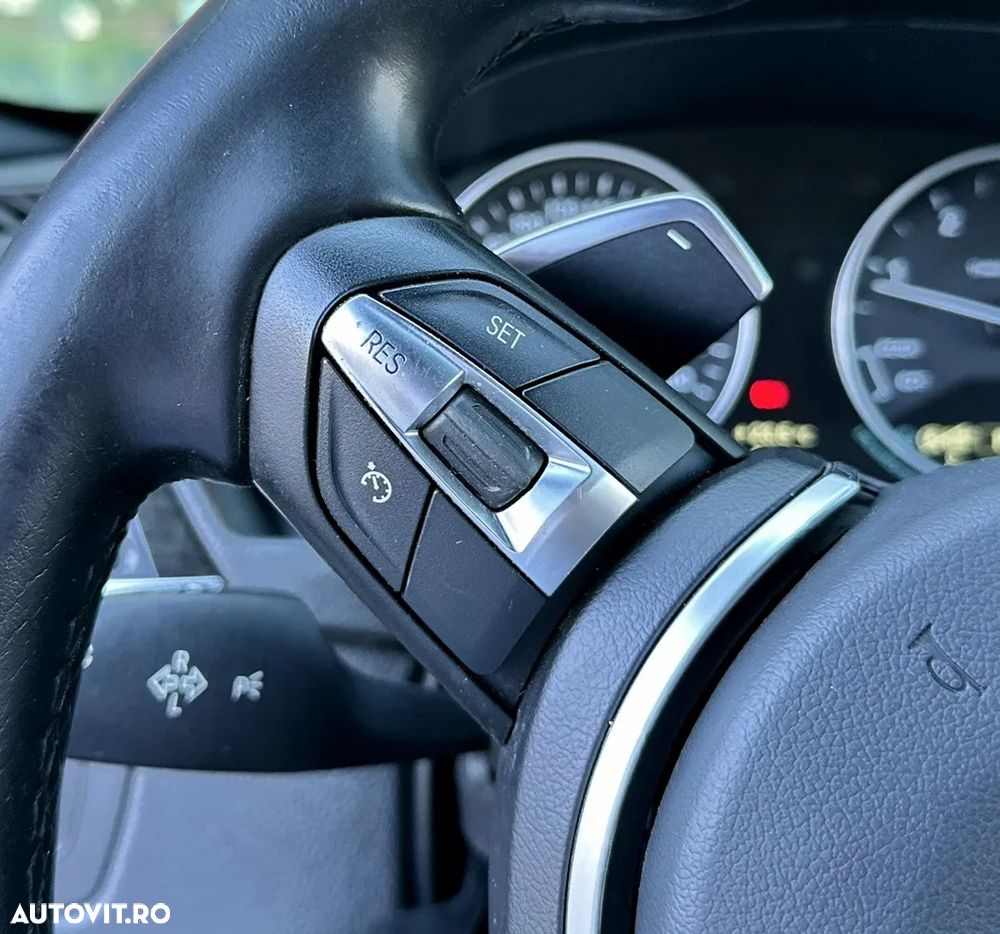 BMW Seria 3 320d Aut. - 23