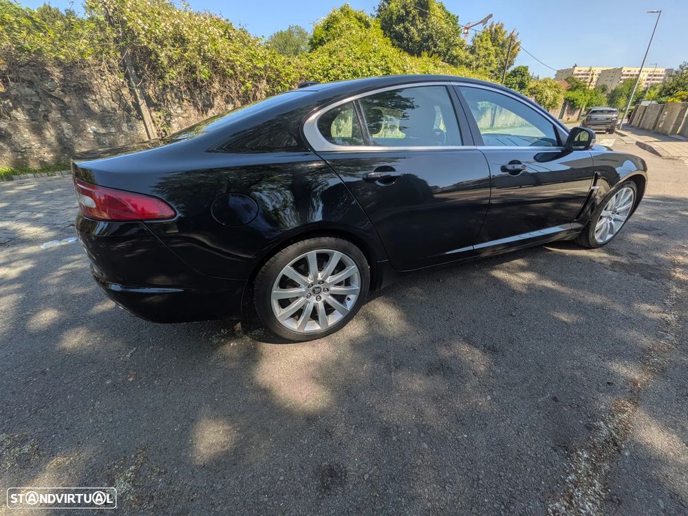 Jaguar XF 2.7 D V6 Premium Luxury - 4