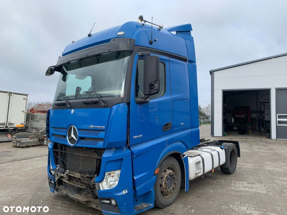 Kabina Mercedes-Benz Actros MP4 BigSpace L - 3