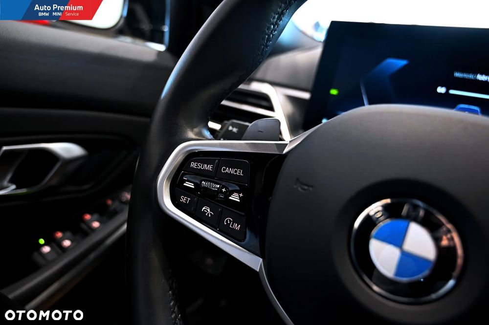 BMW Seria 3 330i Touring xDrive - 5