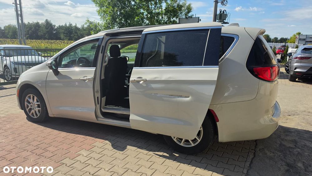 Chrysler Pacifica - 10