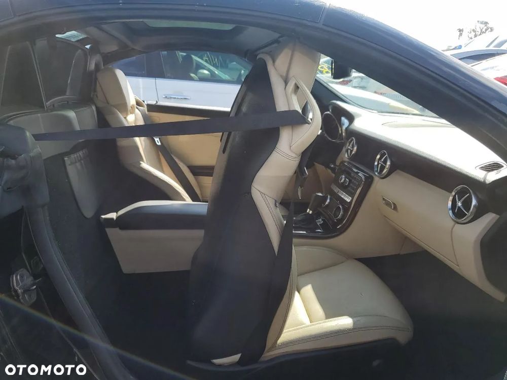 Mercedes-Benz SLK 350 (BlueEFFICIENCY) 7G-TRONIC - 23