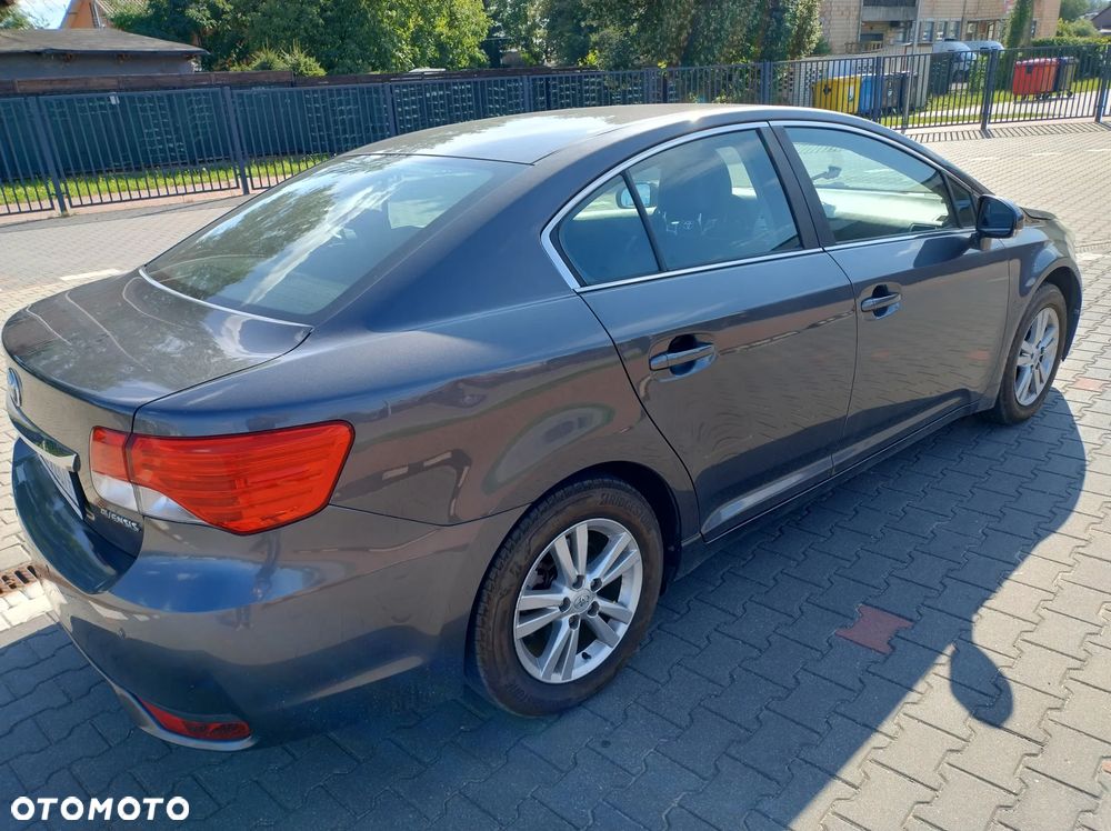Toyota Avensis - 4