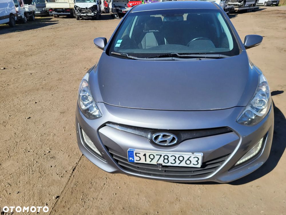 Hyundai i30 blue 1.6 CRDi Trend - 16