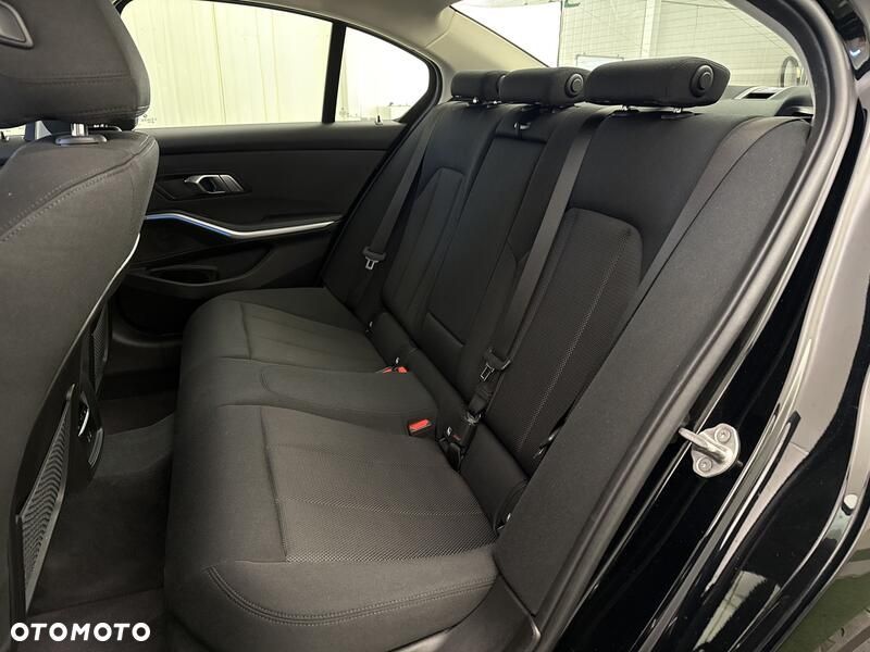 BMW Seria 3 318i - 19