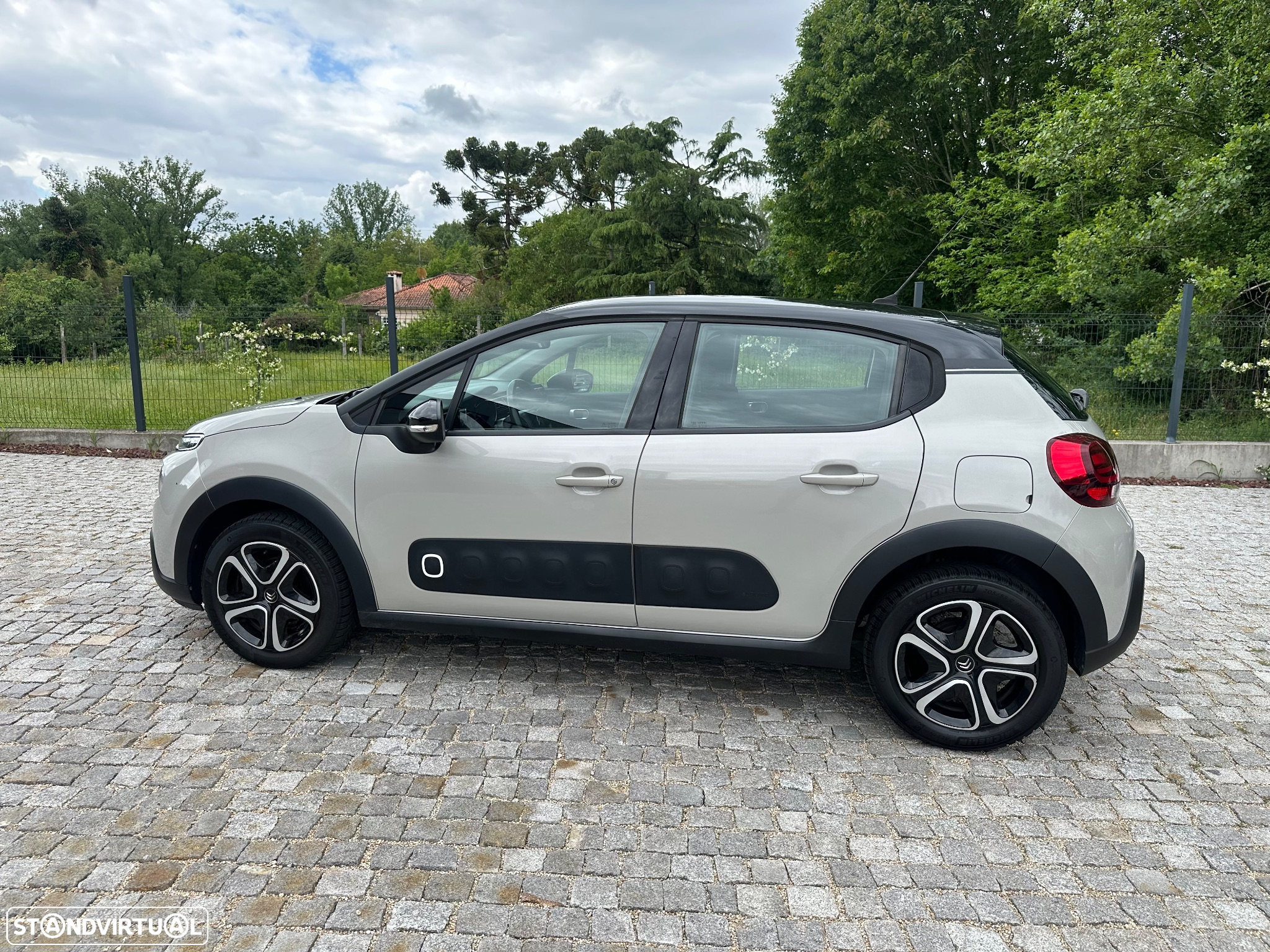 Citroën C3 1.2 PureTech Shine - 3