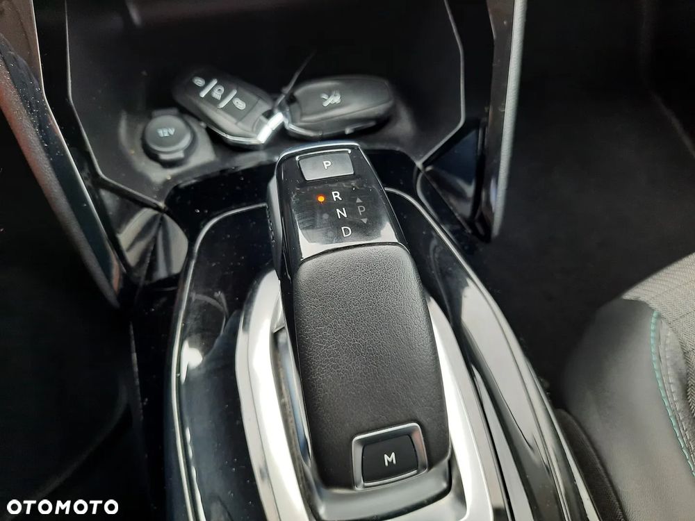 Peugeot 2008 1.2 Pure Tech GPF Allure S&S EAT6 - 38