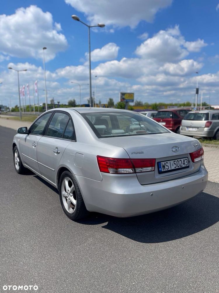 Hyundai Sonata - 4