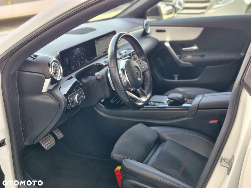 Mercedes-Benz CLA 200 AMG Line 7G-DCT - 13