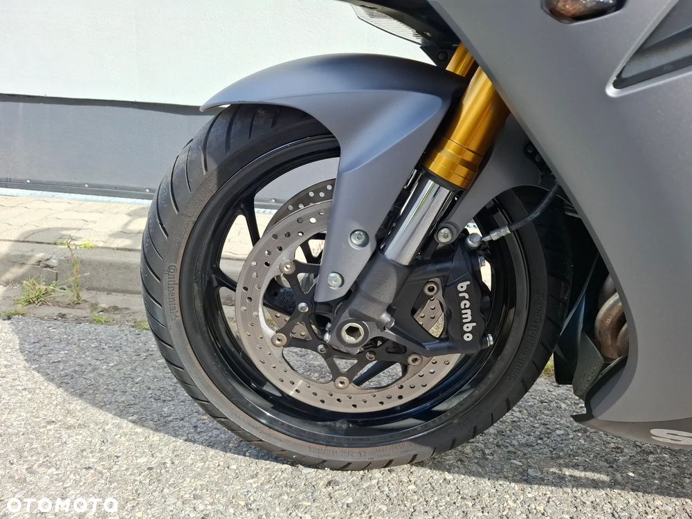 Suzuki GSX 1000 - 24